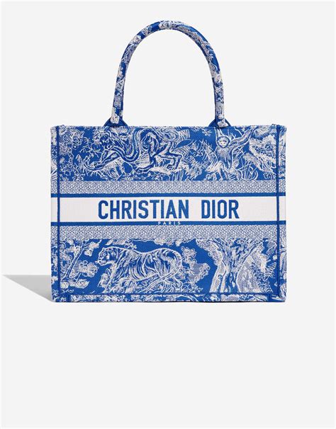 how much is a dior tote bag|cosa vende dior.